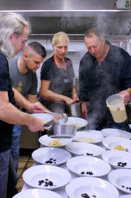 jaaaa, jetzt kommt gleich die Suppe ...