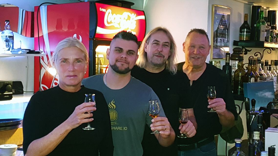 Das Team des Abends. Annette, Sebastian (Sebi), Robby und Klaus